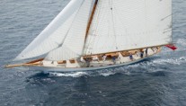 MOONBEAM IV -  Sailing